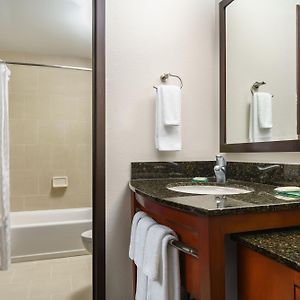 Upper Floors Queen Room